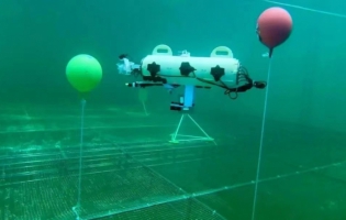 哈工程水下機器人再奪世界冠軍