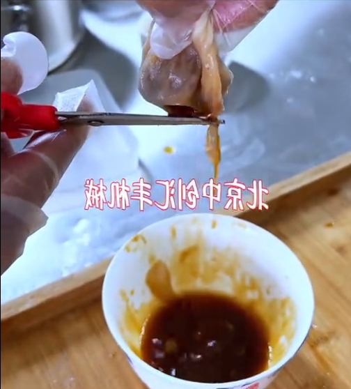 解密 湯多，餡兒大，皮兒薄。晶瑩剔透的灌湯包，是如何做出來(lái)的？